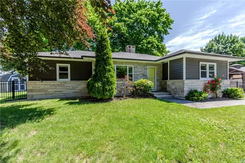 18 Hattie Ave, Smithfield, RI 02828