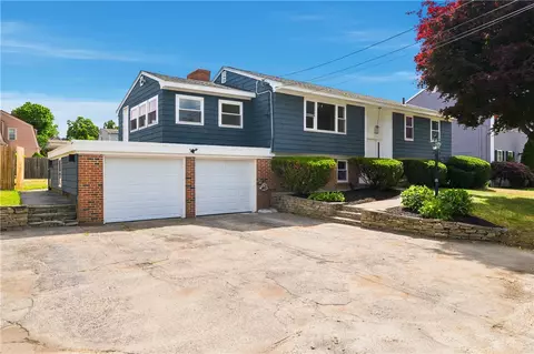25 Stoneham St, Cranston, RI 02920