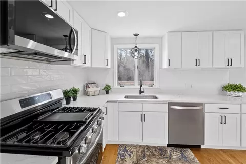 Kitchen - 155 Birkshire Dr, Warwick, RI 02886 photo 4 of 4