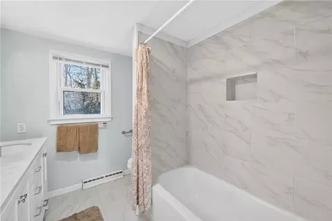 Bath - 155 Birkshire Dr, Warwick, RI 02886 photo 2 of 4
