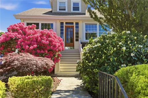 1536 Main Rd, Tiverton, RI 02878