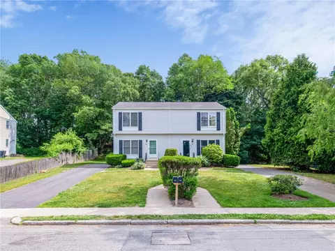 160 Bourne Ave, Rumford, RI 02916