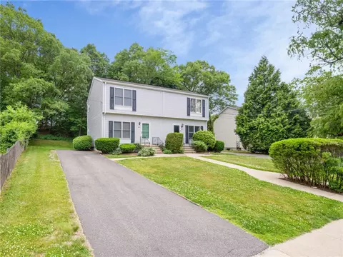 160 Bourne Ave, Rumford, RI 02916