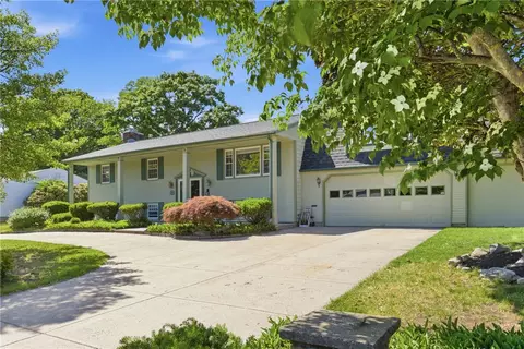 Exterior - 550 Algonquin Dr, Warwick, RI 02888 photo 4 of 11