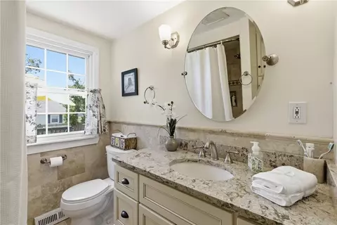 Bath - 550 Algonquin Dr, Warwick, RI 02888 photo 4 of 6