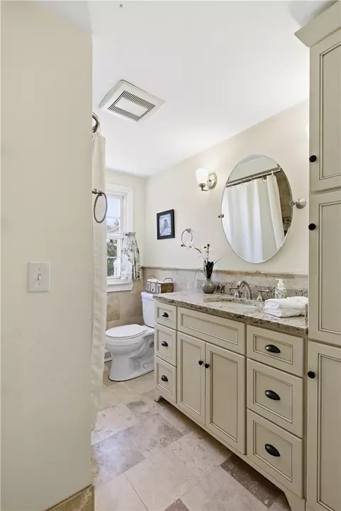 Bath - 550 Algonquin Dr, Warwick, RI 02888 photo 3 of 6