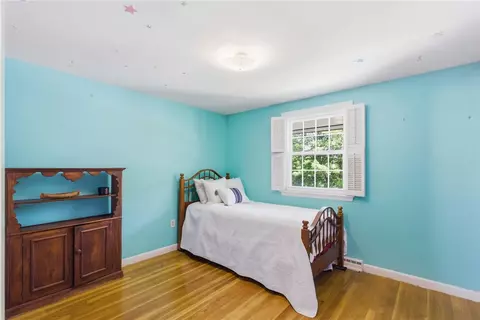 Bedroom - 550 Algonquin Dr, Warwick, RI 02888 photo 6 of 7