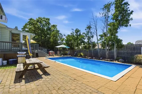 Exterior - 550 Algonquin Dr, Warwick, RI 02888 photo 9 of 11