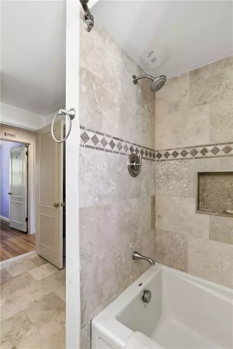 Bath - 550 Algonquin Dr, Warwick, RI 02888 photo 5 of 6