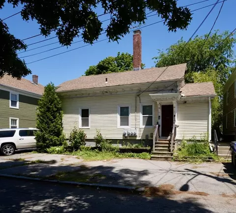 8 Washington St, Pawtucket, RI 02860