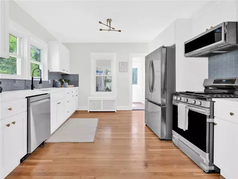 35 Brook St, Seekonk, MA 02771