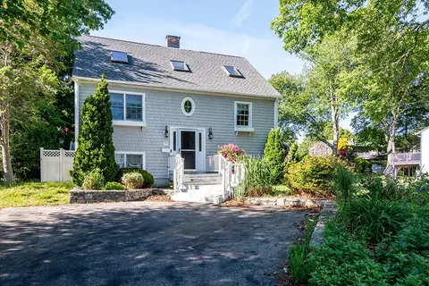 39 Wanda St, Narragansett, RI 02882
