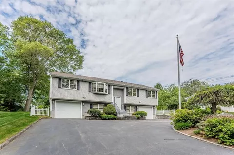 58 Brush Hill Rd, Narragansett, RI 02882