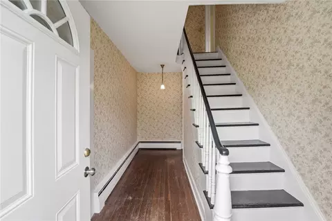 Entry Way - 36 Ledward Ave, Westerly, RI 02891 photo 3 of 5