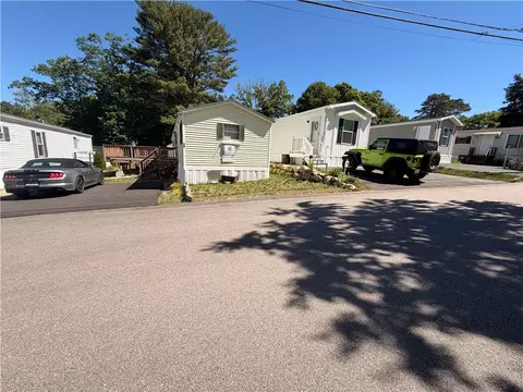 31 Foxtrot Dr, Charlestown, RI 02813