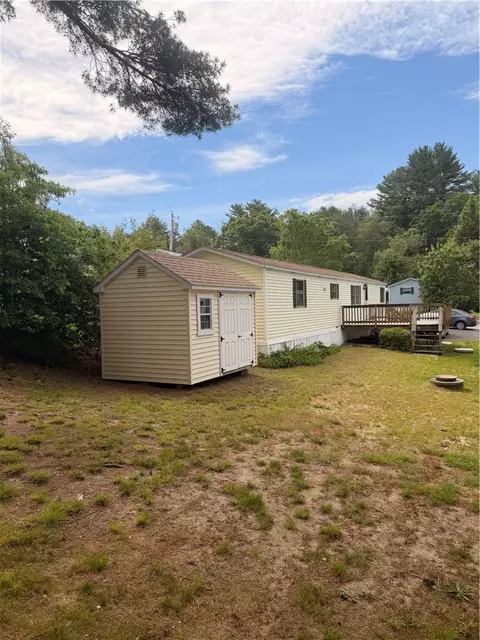 31 Foxtrot Dr, Charlestown, RI 02813