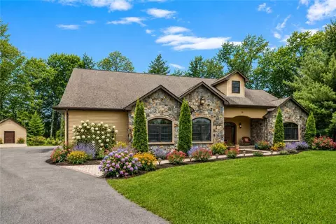 19 Blacksburt Ct, Saunderstown, RI 02874