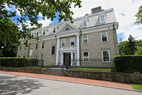 1 Oakwood Ter #7, Newport, RI 02840