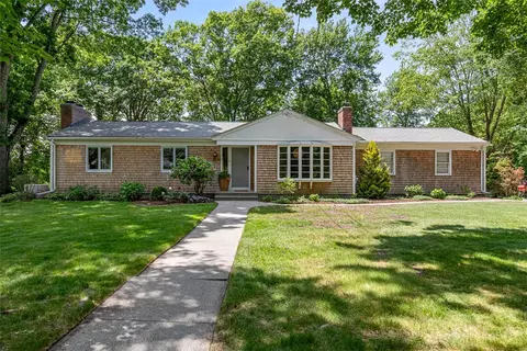 19 Preston Dr, Barrington, RI 02806