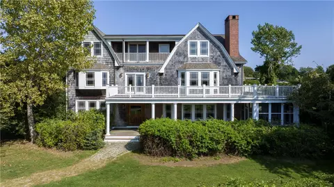 365 Boston Neck Rd, Narragansett, RI 02882