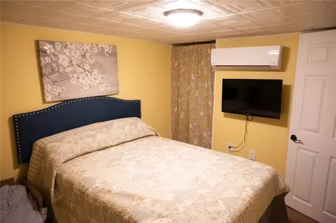 Bedroom - 36 Pine Tree Rd, Coventry, RI 02816 photo 5 of 6