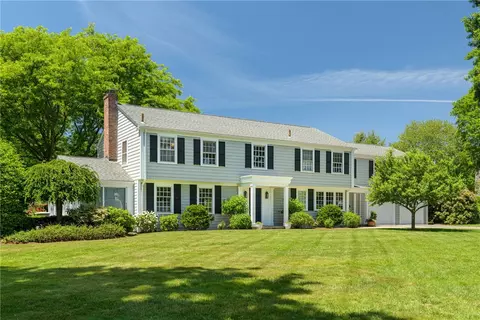9 Stone Tower Ln, Barrington, RI 02806