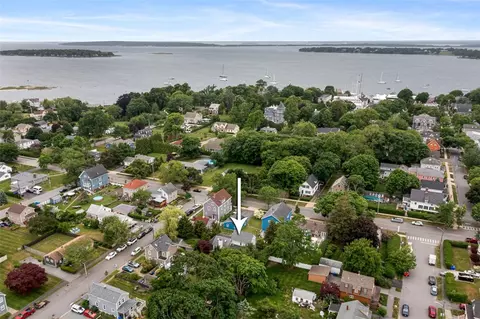 4 Garfield Ave, Bristol, RI 02809