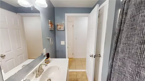 Bath - 27 Amherst Rd, Warwick, RI 02889 photo 1 of 2