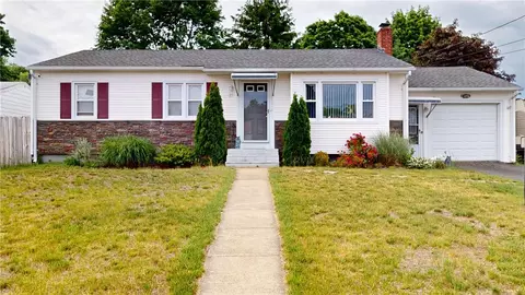27 Amherst Rd, Warwick, RI 02889