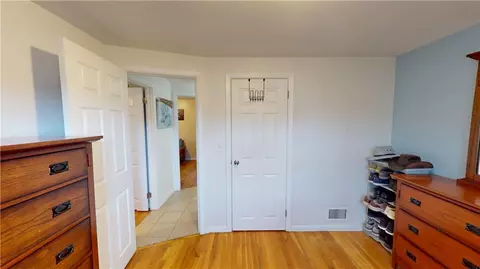 Bedroom - 27 Amherst Rd, Warwick, RI 02889 photo 5 of 8