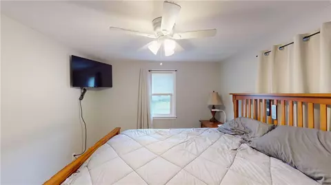 Bedroom - 27 Amherst Rd, Warwick, RI 02889 photo 2 of 8