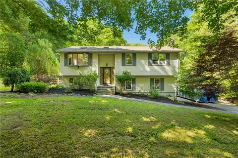 233 Old Oxford Rd, North Smithfield, RI 02896
