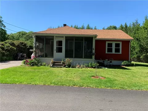 28 Old Reservoir Rd, Cumberland, RI 02864
