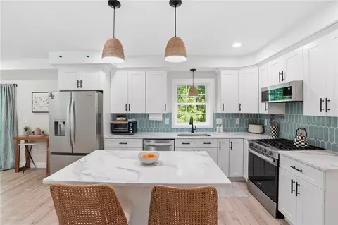 72 Wilbur Rd, Lincoln, RI 02865