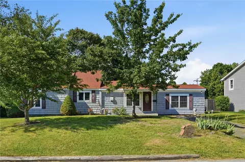 38 Franklin St, Riverside, RI 02915
