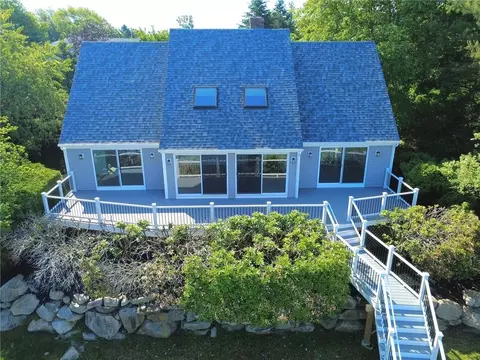 32 J H Dwyer Dr, Middletown, RI 02842