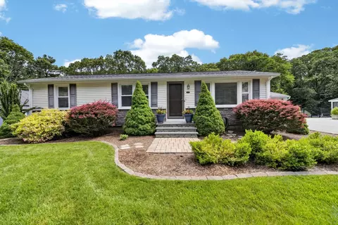 151 Signal Rock Dr, North Kingstown, RI 02852