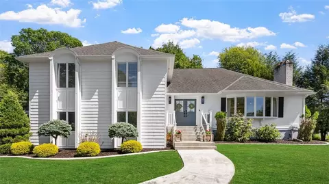 83 Nicole Dr, West Warwick, RI 02893