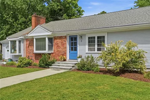 3 Cheshire Dr, Barrington, RI 02806