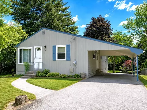 7 Dell St, Coventry, RI 02816