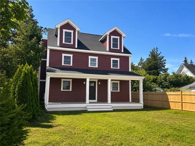 40 Congregational St, Bristol, RI 02809