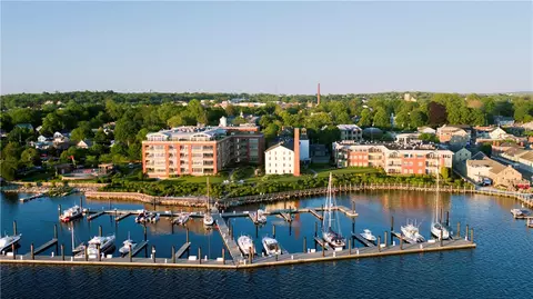 341 Thames St #302-S, Bristol, RI 02809