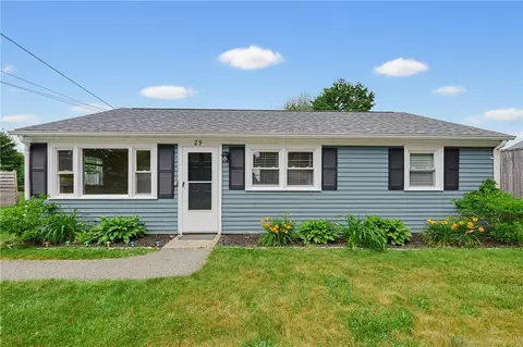 29 Rosedale Dr, Bristol, RI 02809