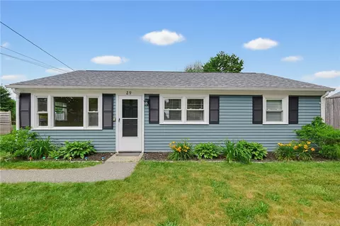 29 Rosedale Dr, Bristol, RI 02809