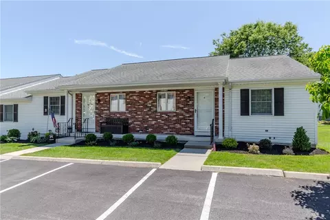 4 Scenery Ln, Johnston, RI 02919