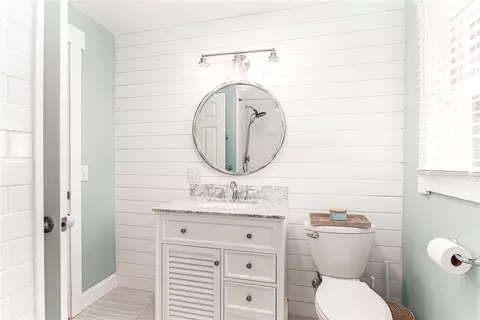 Bath - 189 Shore Rd, Westerly, RI 02891 photo 1 of 2