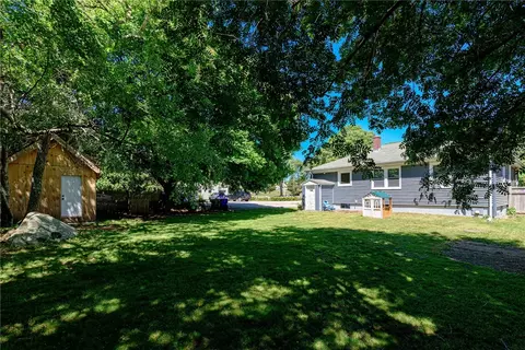Exterior - 189 Shore Rd, Westerly, RI 02891 photo 1 of 2