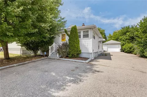 Exterior - 514 Robinson St, Woonsocket, RI 02895 photo 2 of 8