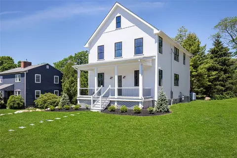 22 Farnsworth Ave, Tiverton, RI 02878
