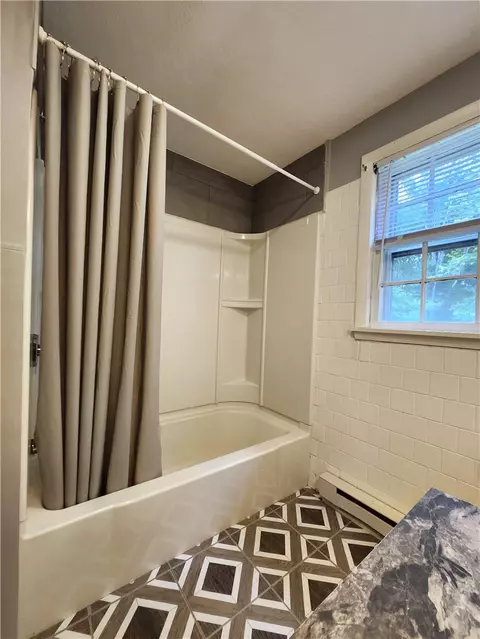 Bath - 68 Laurel Ave, Coventry, RI 02816 photo 2 of 3
